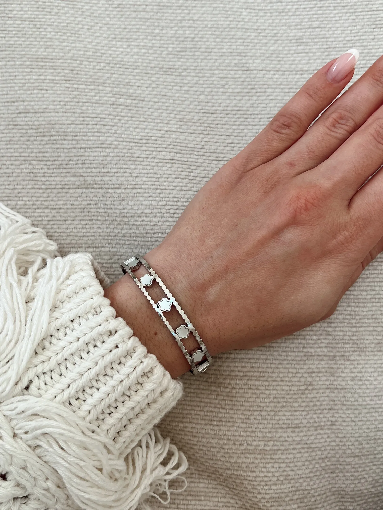 CLEOPATRA Bracelet Cuff with silver pearl clovers
